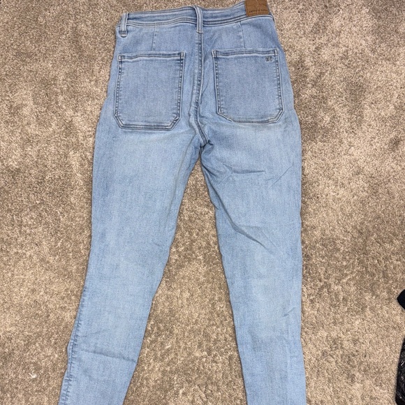 American Eagle Light Wash High-Rise Women’s Jeans - Picture 4 of 5